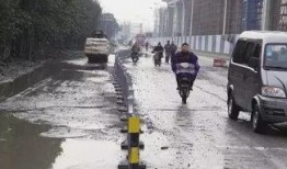 路上坑洼爆料视频大全,揭秘城市道路不平真相